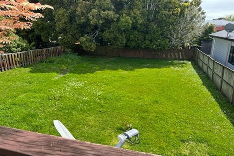 Photo of property in 5 Edgerton Road, Te Atatu Peninsula, Auckland, 0610
