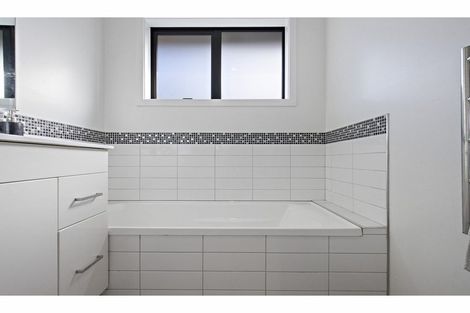 Photo of property in 2/69 Tyrone Street, Belfast, Christchurch, 8051