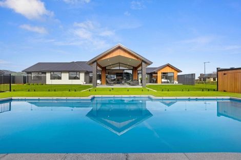 Photo of property in 83 Sunline Drive, Leamington, Cambridge, 3432