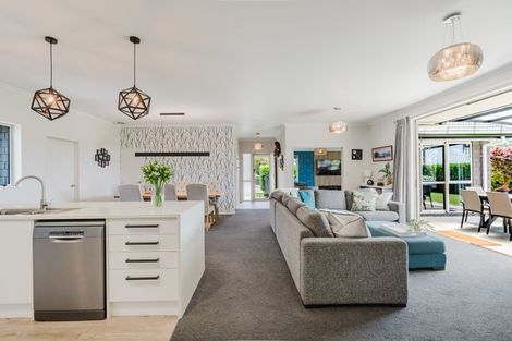 Photo of property in 1 Ruske Place, Grandview Heights, Hamilton, 3200