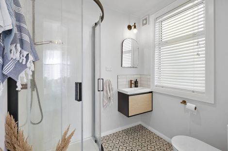 Photo of property in 7 Belt Road, Moturoa, New Plymouth, 4310