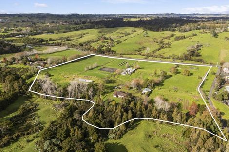 Photo of property in 320 Pine Valley Road, Dairy Flat, 0992