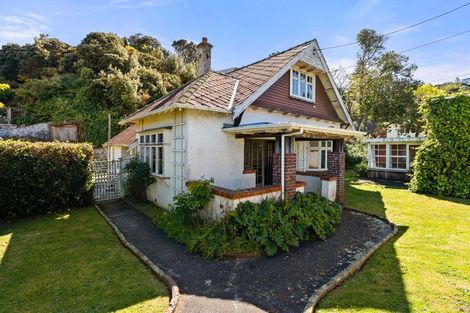 Photo of property in 2 Mersey Street, Island Bay, Wellington, 6023