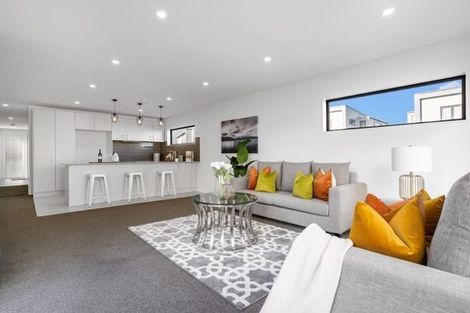 Photo of property in 27 Lili Chen Way, Mangere Bridge, Auckland, 2022