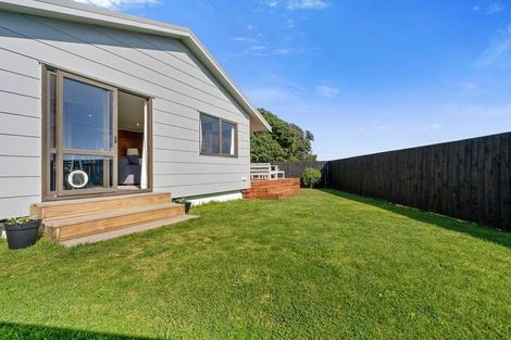 Photo of property in 65 Queens Road, Waikanae Beach, Waikanae, 5036