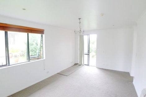 Photo of property in 9 Plumstead Rise, Glen Eden, Auckland, 0602