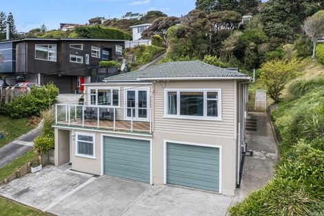 Photo of property in 28 Paremata Crescent, Paremata, Porirua, 5024