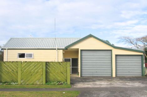 Photo of property in 25 Oakfield Crescent, Pukete, Hamilton, 3200