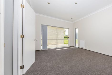Photo of property in 154 Boord Crescent, Kumeu, 0891