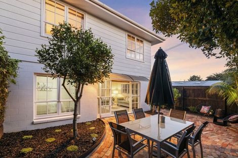 Photo of property in 2/183 Shakespeare Road, Milford, Auckland, 0620
