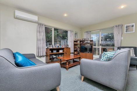 Photo of property in 2/218 Sunnynook Road, Totara Vale, Auckland, 0627