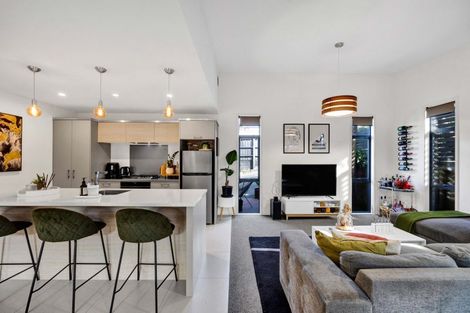 Photo of property in 113 Young Street, New Plymouth, 4310