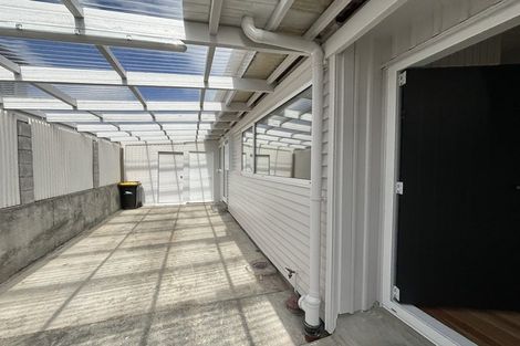 Photo of property in 42 Versailles Street, Karori, Wellington, 6012