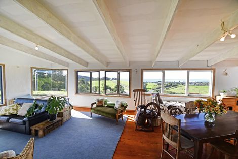 Photo of property in 18 Old School Road, Leigh, 0985