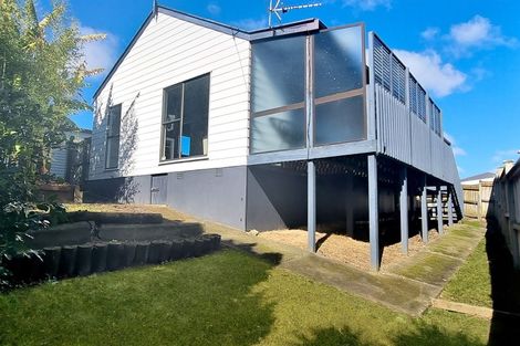 Photo of property in 70 Hutchinsons Road, Bucklands Beach, Auckland, 2014
