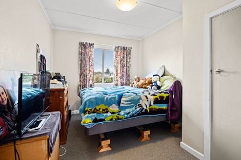 Photo of property in 96 Omata Road, Marfell, New Plymouth, 4310