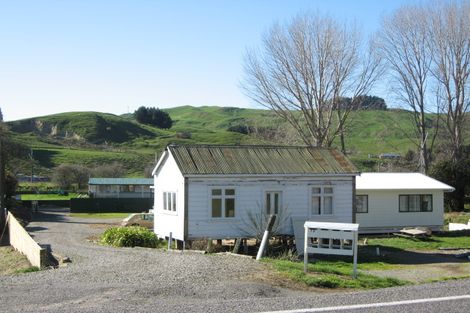 Photo of property in 13 Milne Street, Hunterville, 4730