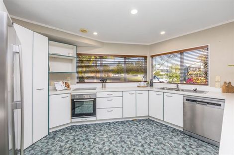 Photo of property in 11 Picasso Drive, West Harbour, Auckland, 0618