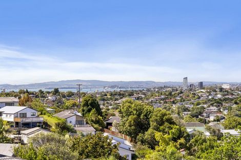 Photo of property in 2/24 Thalia Place, Totara Vale, Auckland, 0629