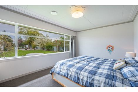 Photo of property in 30 Timaru Road, Waimate, 7924