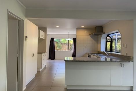 Photo of property in 2/20 Lagoon Way, West Harbour, Auckland, 0618