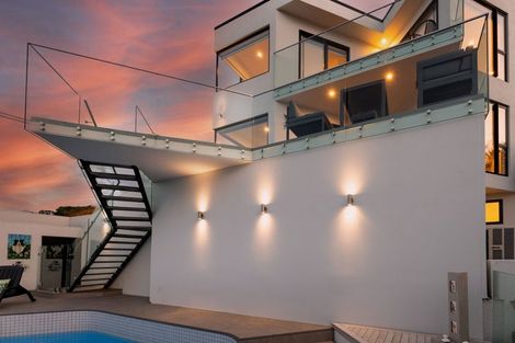 Photo of property in 2/60 Moncks Spur Road, Redcliffs, Christchurch, 8081