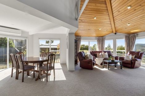 Photo of property in 7b Peter Terrace, Castor Bay, Auckland, 0620