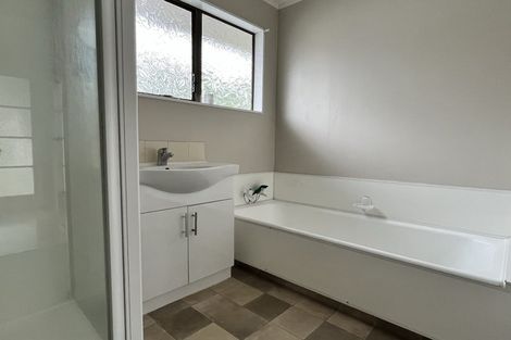 Photo of property in 201a Newlands Road, Newlands, Wellington, 6037