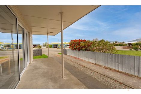 Photo of property in 30 Timaru Road, Waimate, 7924