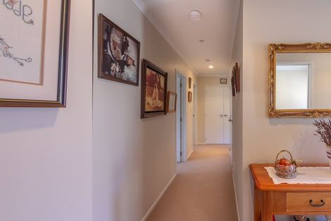 Photo of property in 7 Rarawa Place, Vogeltown, New Plymouth, 4310