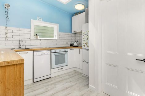 Photo of property in 11 Holloway Road, Aro Valley, Wellington, 6021