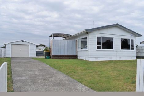 Photo of property in 52 Norfolk Crescent, Otaki Beach, Otaki, 5512