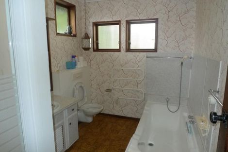 Photo of property in 35 Woodhouse Avenue, Karori, Wellington, 6012