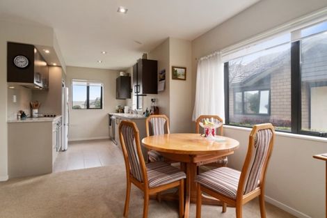 Photo of property in 26 Royalle Mews, Botany Downs, Auckland, 2010