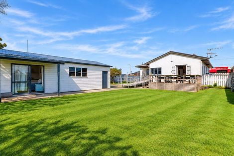 Photo of property in 82 Glover Road, Hawera, 4610