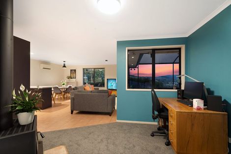 Photo of property in 32 Te Kauri Place, Helensville, 0800