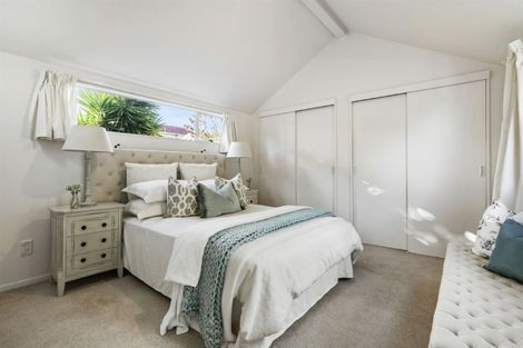 Photo of property in 2/160 Forrest Hill Road, Forrest Hill, Auckland, 0620