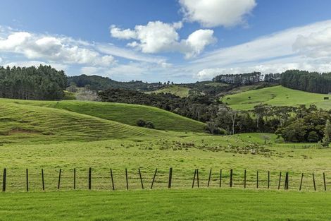 Photo of property in 100 Upper Orewa Road, Wainui, Silverdale, 0992