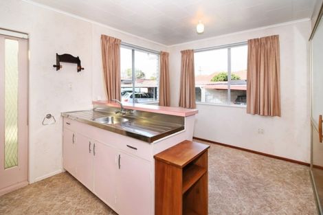 Photo of property in 14 Huatoki Street, Vogeltown, New Plymouth, 4310