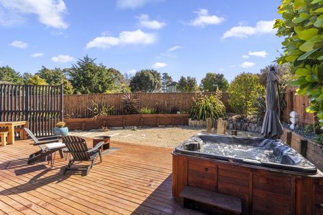 Photo of property in 15 Fytfield Place, Paraparaumu, 5032