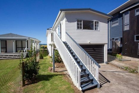 Photo of property in 32 The Terrace, Waihi Beach, 3611