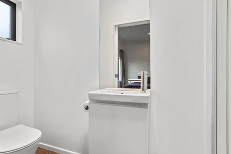 Photo of property in 4d Wattle Road, Sunnyvale, Auckland, 0612