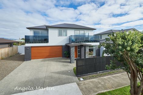 Photo of property in 140 Ruapehu Drive, Fitzherbert, Palmerston North, 4410