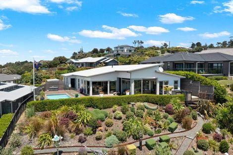 Photo of property in 15 Woodridge Drive, Stanmore Bay, Whangaparaoa, 0932