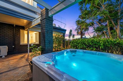 Photo of property in 1/25 Seymour Road, Mellons Bay, Auckland, 2014