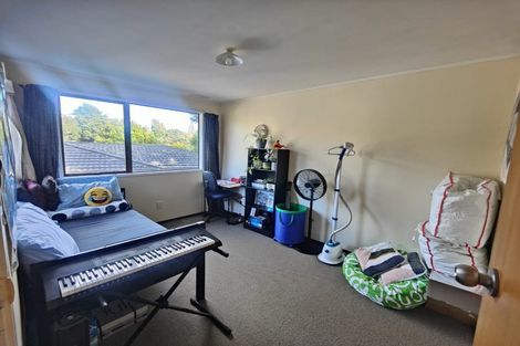 Photo of property in 6 Garner Place, Glenfield, Auckland, 0629