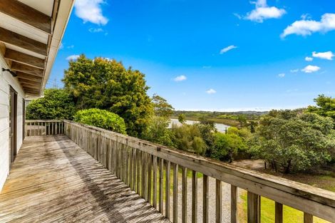 Photo of property in 10 Poplar Road, Stanmore Bay, Whangaparaoa, 0932