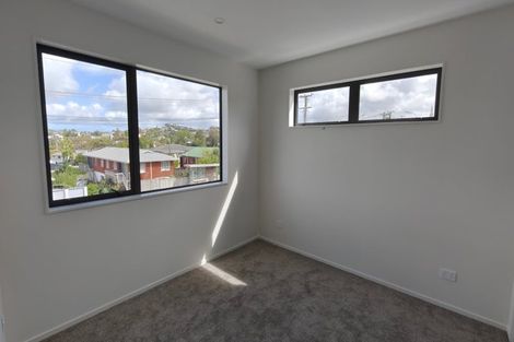 Photo of property in 118 Chivalry Road, Glenfield, Auckland, 0629
