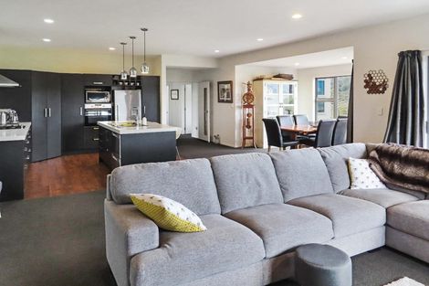 Photo of property in 29 Mcewen Crescent, Riverstone Terraces, Upper Hutt, 5018