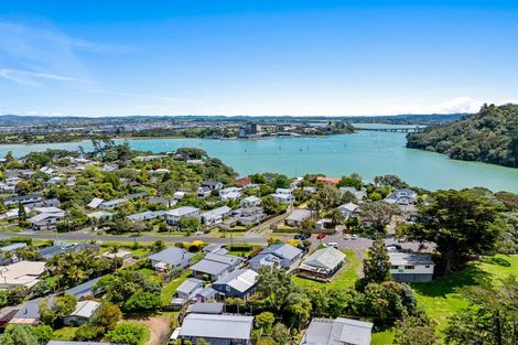Photo of property in 33a Rambler Crescent, Beach Haven, Auckland, 0626